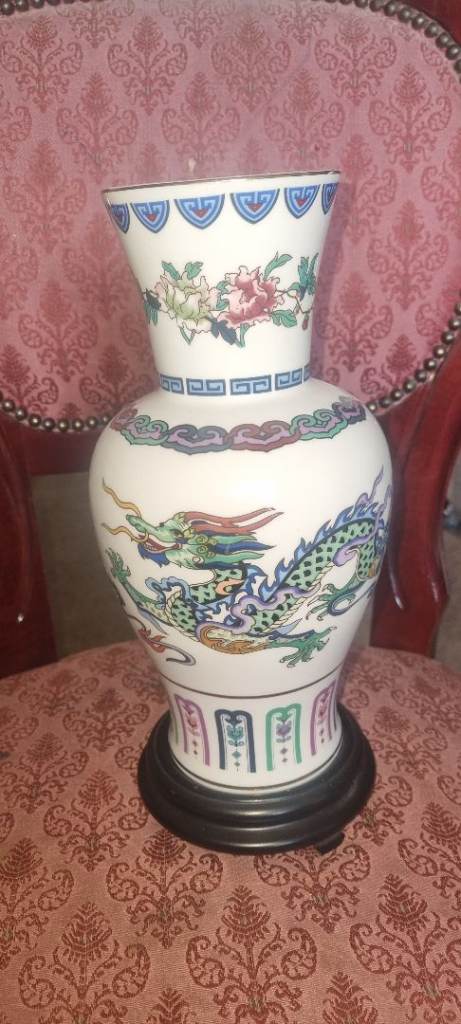 Franklin Mint 'Dance of the Celestial Dragon' Vase – Good Condition