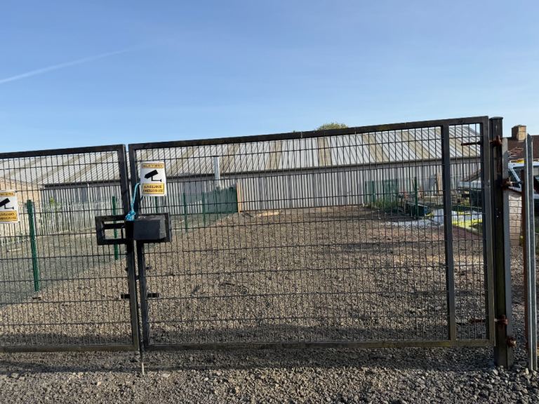 Yard to rent in Airdrie 