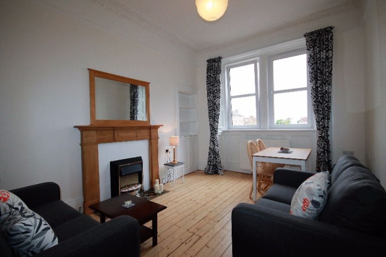 2 bedroom flat in Piershill Terrace, Abbeyhill, Edinburgh, EH8 7ES