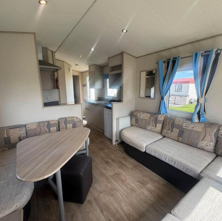 Private sale sited static caravan on Lyons Robin Hood