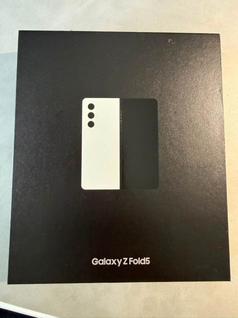 Samsung Galaxy Z Fold5 - 512GB - Cream / White (Unlocked) + S Pen & Accessories