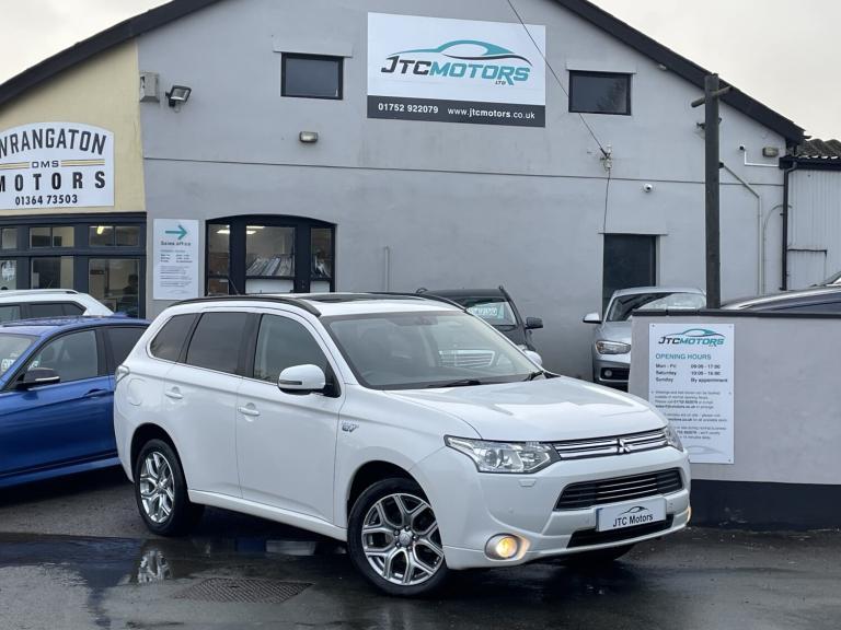 MITSUBISHI OUTLANDER 2.0 PHEV GX4h 5dr Auto, white, hybrid + Â?20 road tax 2015
