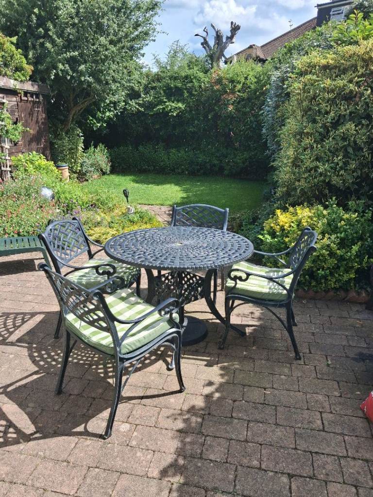 Aluminium Garden table with 4 chairs 
