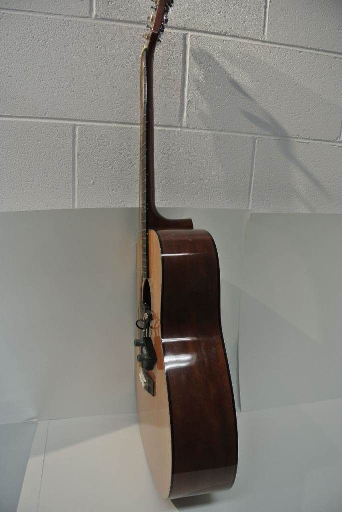 Yamaha Acoustic Guitar
