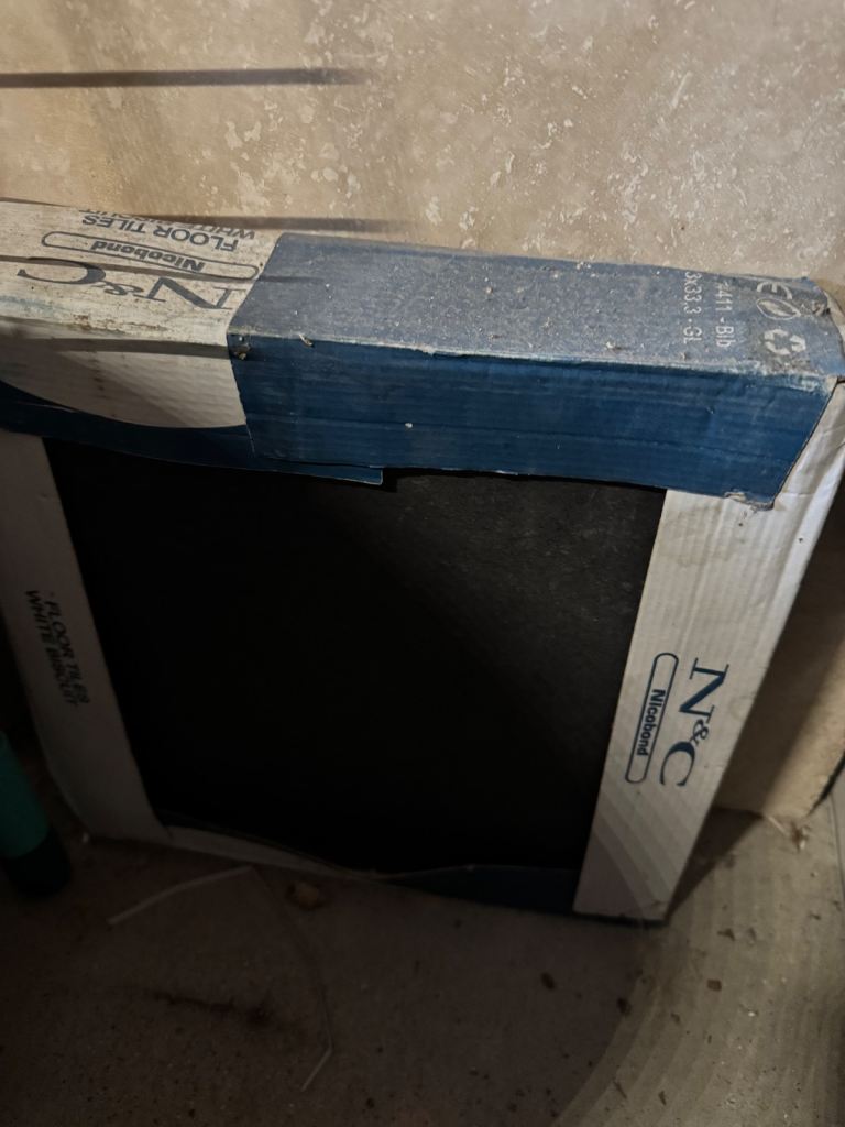 Free Black Floor Tiles – N&C Nicobond (33.3 x 33.3 cm)