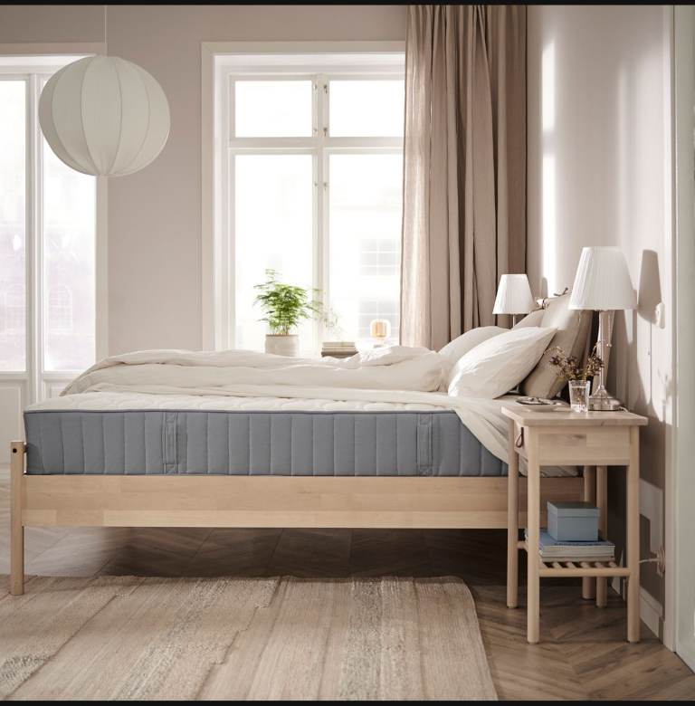 Single bed with drawers and mattress