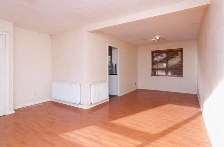 3 Bedroom Semi detached house for rent £1350 pm