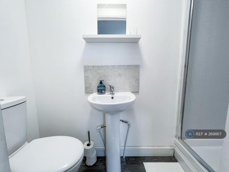 1 bedroom in Alfreton Road, Nottingham, NG7 (#2691817)