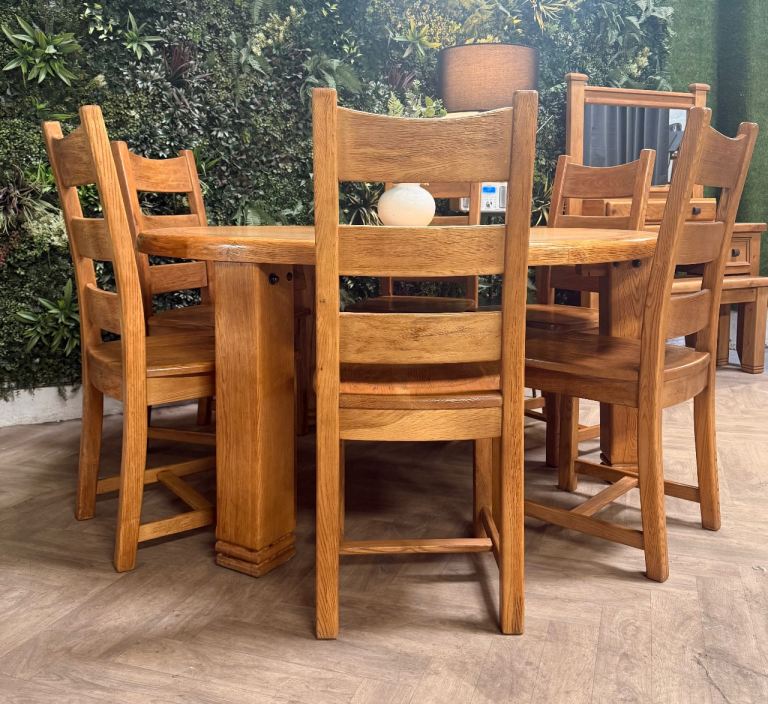 Solid oak kitchen table & 6 chairs 