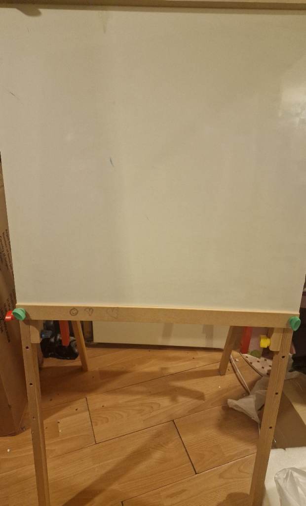 Mellisa and Doug easel and wooden doll house