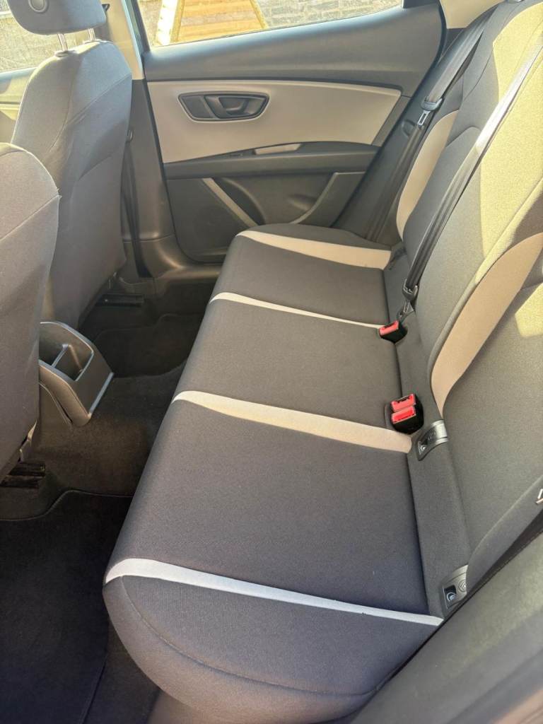 Seat Leon 1.2l 2013 ( Corsa Clio A3 golf )