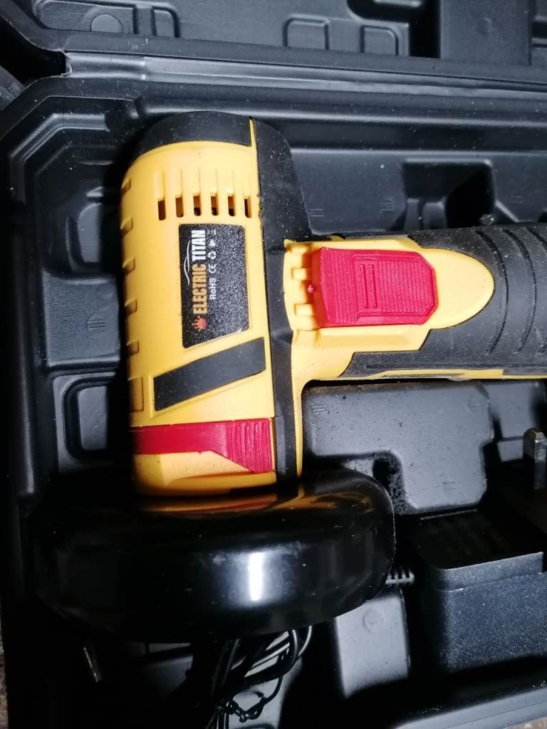 Battery angle grinder 