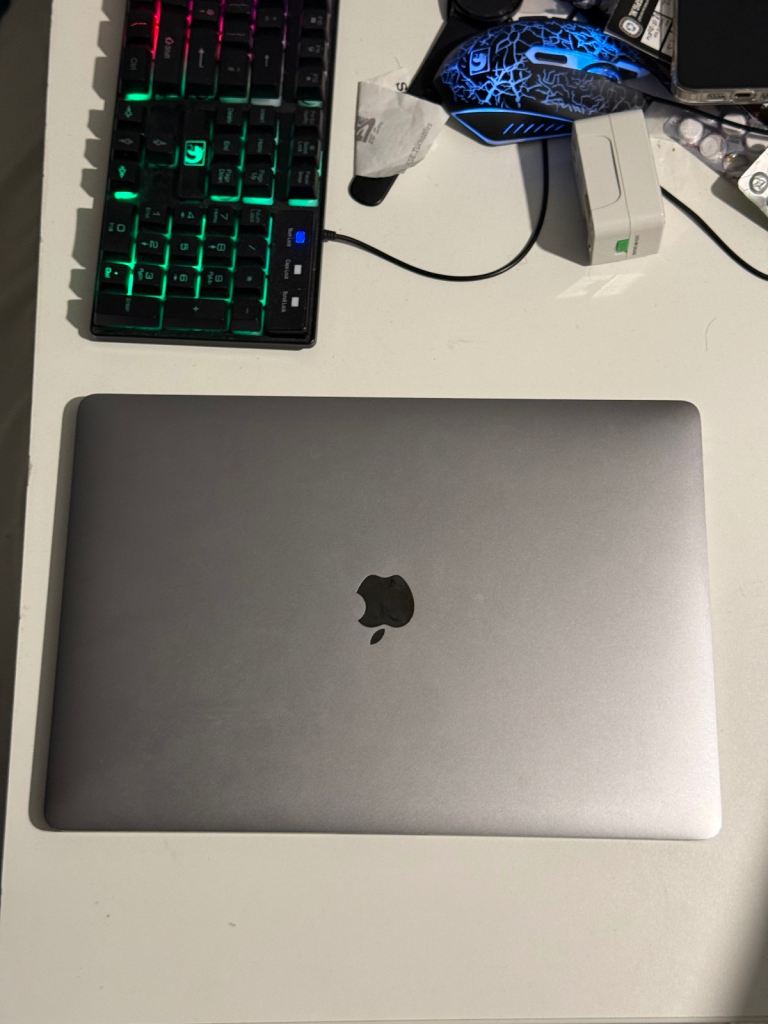 Fully fresh Macbook Pro 15inc 2019 with Touch-bar 