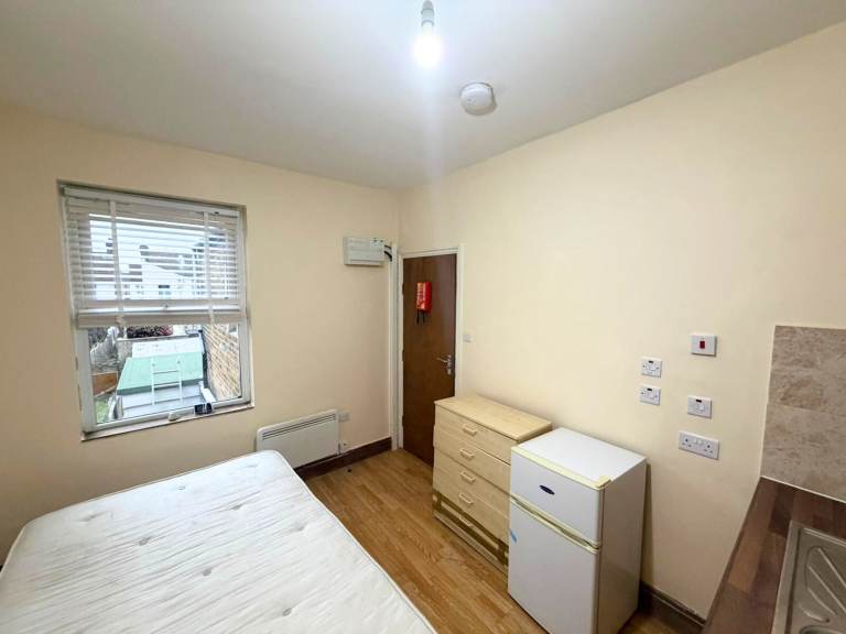 BENEFITS ACCEPTED - Studio Flat Available in Waltham Cross Enfield EN3
