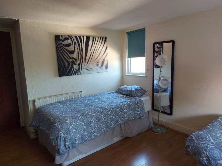 Presenting a bright and spacious room to rent in Willesden Green, in Cranhurst Road.