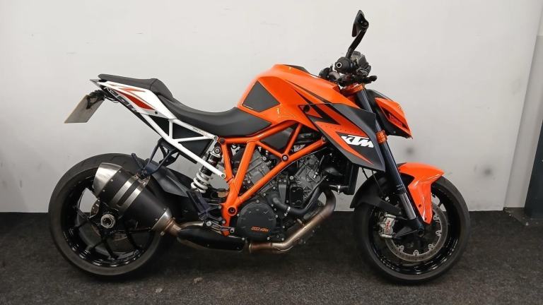 KTM 1290 SUPERDUKE R ** TAIL TIDY - ORANGE MASTER KEY - MOT APRIL 2026 **