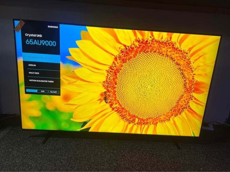 SAMSUNG UE65AU9000KXXU 65" Smart 4K Ultra HD HDR LED TV with Bixby, Alexa & Google Assistant