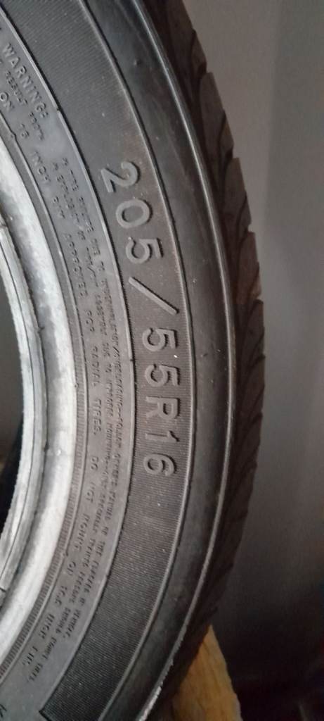 2 x 205 55 16 wheels with Winter TyresTyres from my old Ford focus.