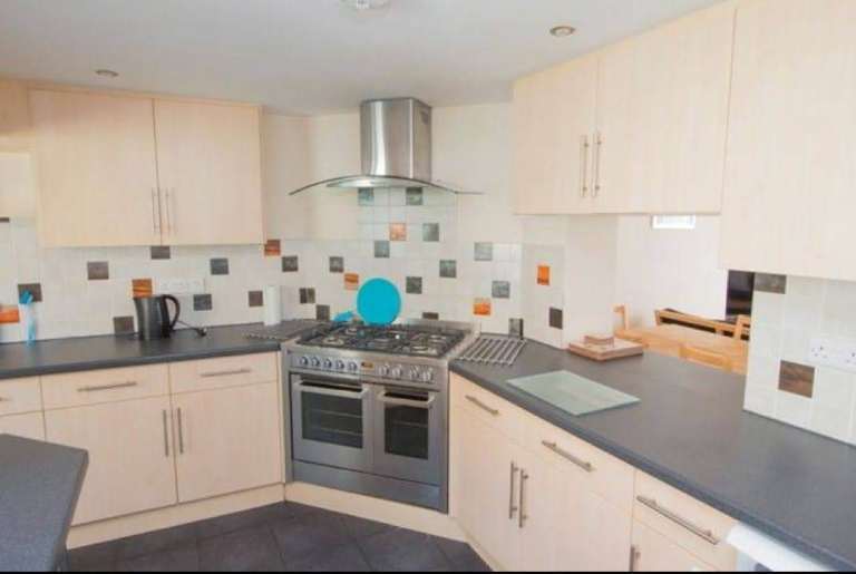Central location, double room to rent