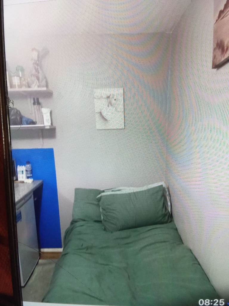 Large single room fully furnished available 