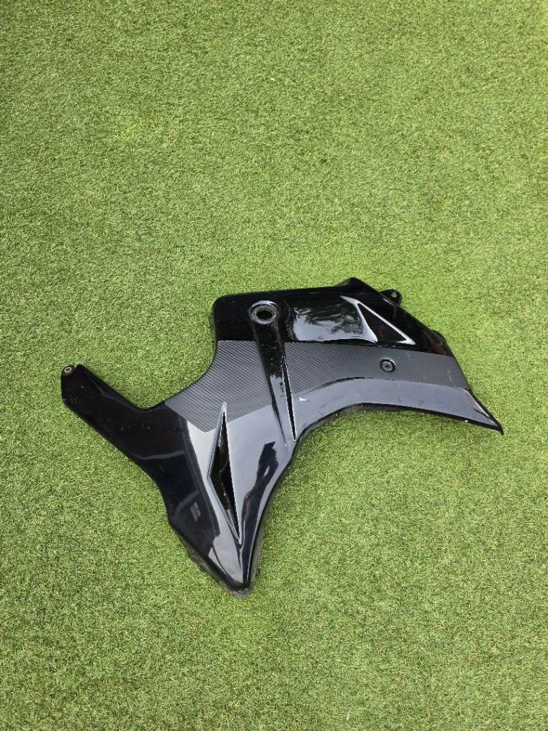 Suzuki GSX-R Side Fairing / Side Tunnel Panel Black