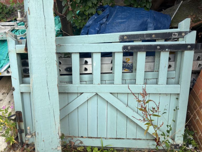 Pair of gates
