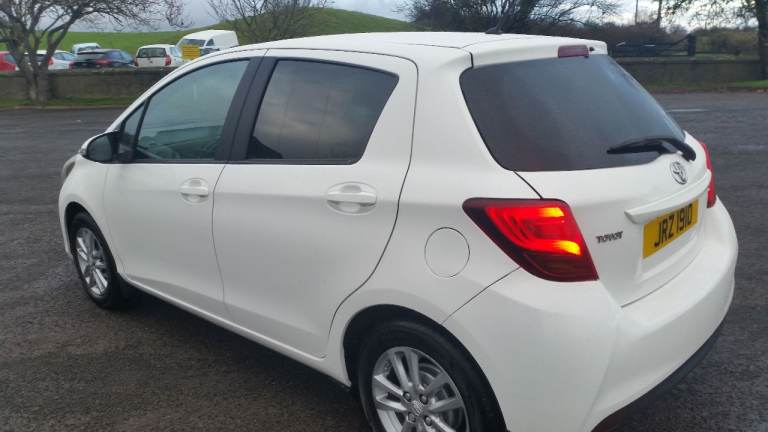 *!*FULL HISTORY*!* 2015 TOYOTA YARIS 1.3 ICON **£35 ROAD TAX** **MOT TO 5 OCT 26** *ONE LADY OWNER*