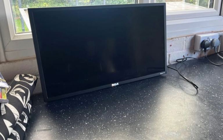 Tv smart with controller 