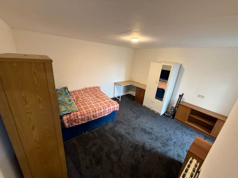 studio room GL51 8DT