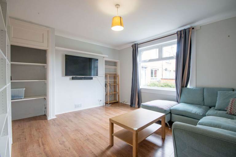 Bright & spacious, 3 bedroom, 4 person HMO flat with private decking- available January