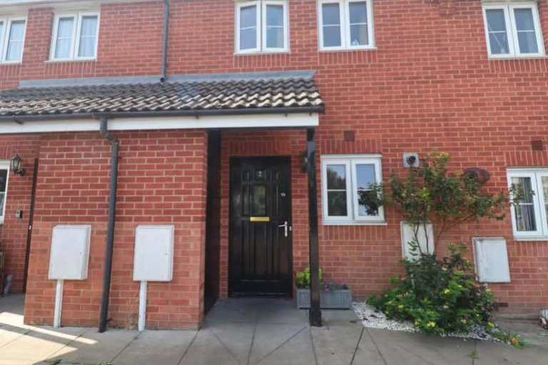 2 Spacious Bedroom Property with Private Parking Space in Finedon