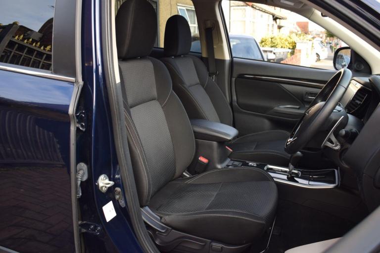 2020 Mitsubishi Outlander 2.0 MIVEC Design CVT 4WD Euro 6 (s/s) 5dr ESTATE Petrol Automatic