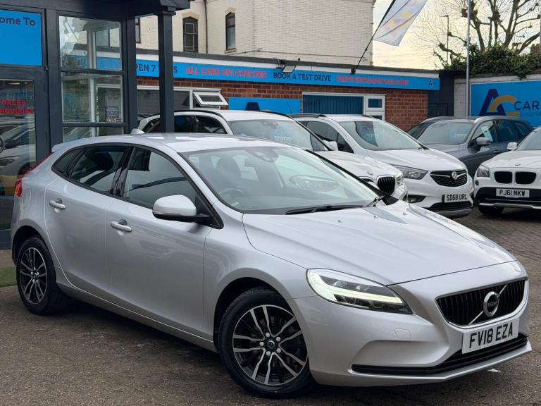 2018 Volvo V40 2.0 T2 Momentum Nav Plus Hatchback 5dr Petrol Manual Euro 6 (s/s) (122 ps) HATCHBA...