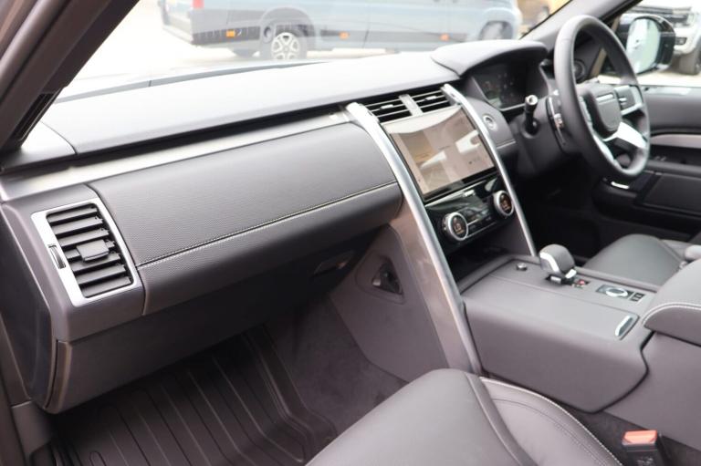 2025 Land Rover Discovery 2025 COMMERCIAL DYNAMIC HSE STYLED BY SEEKER WITH A REAR SEAT CONVERSIO...