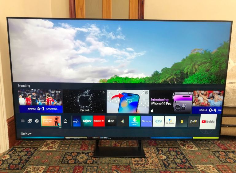 SAMSUNG UE55CU8500 55 Inch Smart 4K Ultra HD HDR LED TV with Bixby & Amazon Alexa