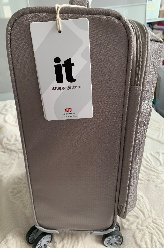  IT Luggage very high quality World's Lightest 8 wheels