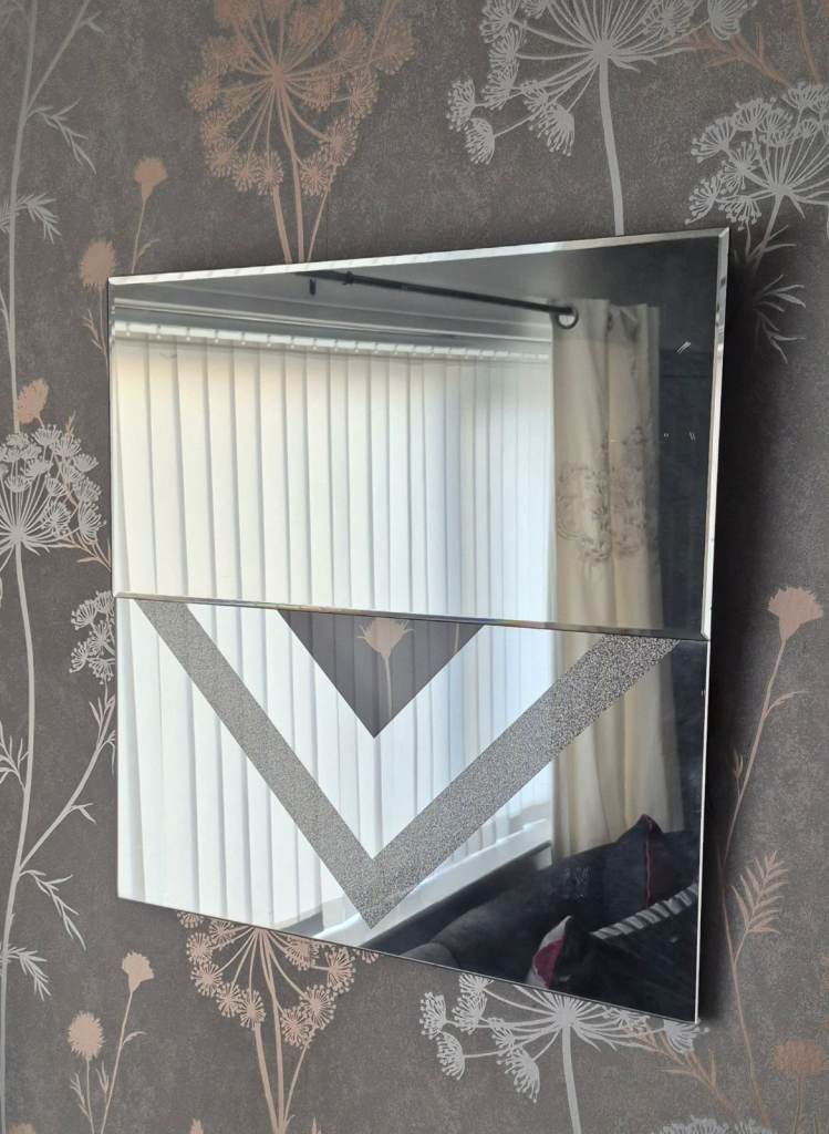 Wall mirror