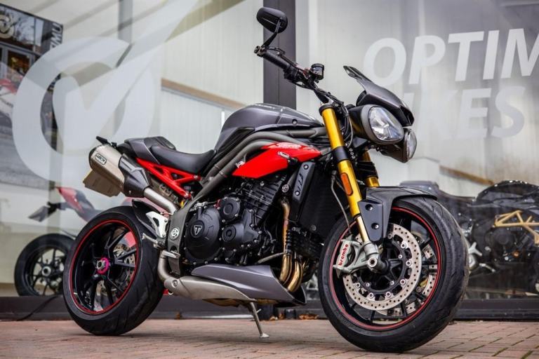 Triumph Speed Triple 1050 R ! ARROWS ! OHLINS ! CARBON ! EXTRAS
