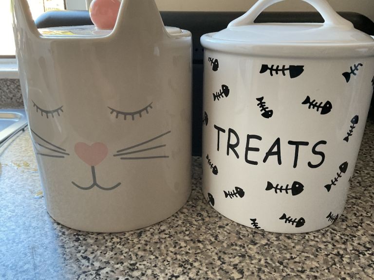 Cat food jars