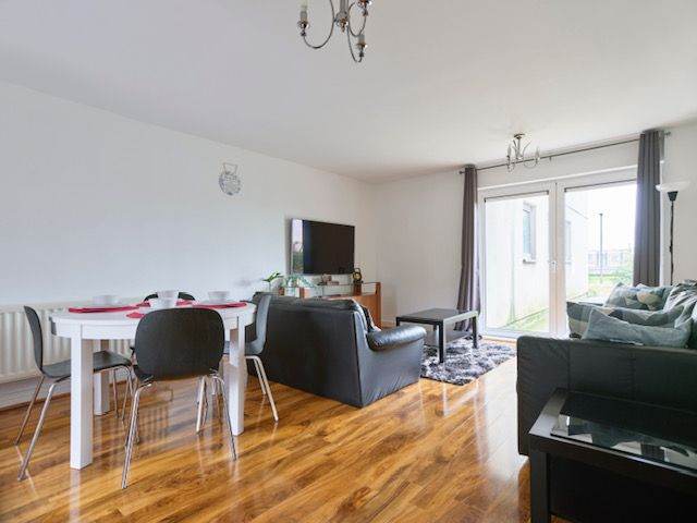 Beautiful River View Flat - Available 03/06 Post code SE28 0GL