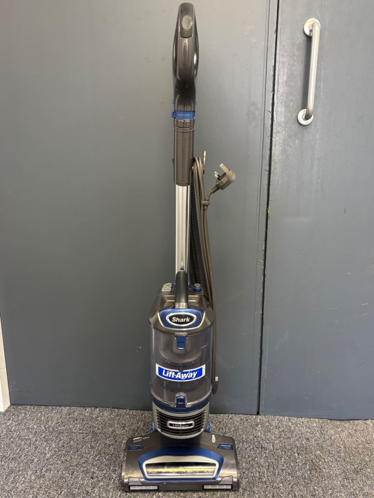  vacuum cleaner shark lift away 