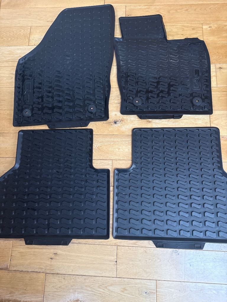 Audi Q3 rubber floor and boot mats (2018)