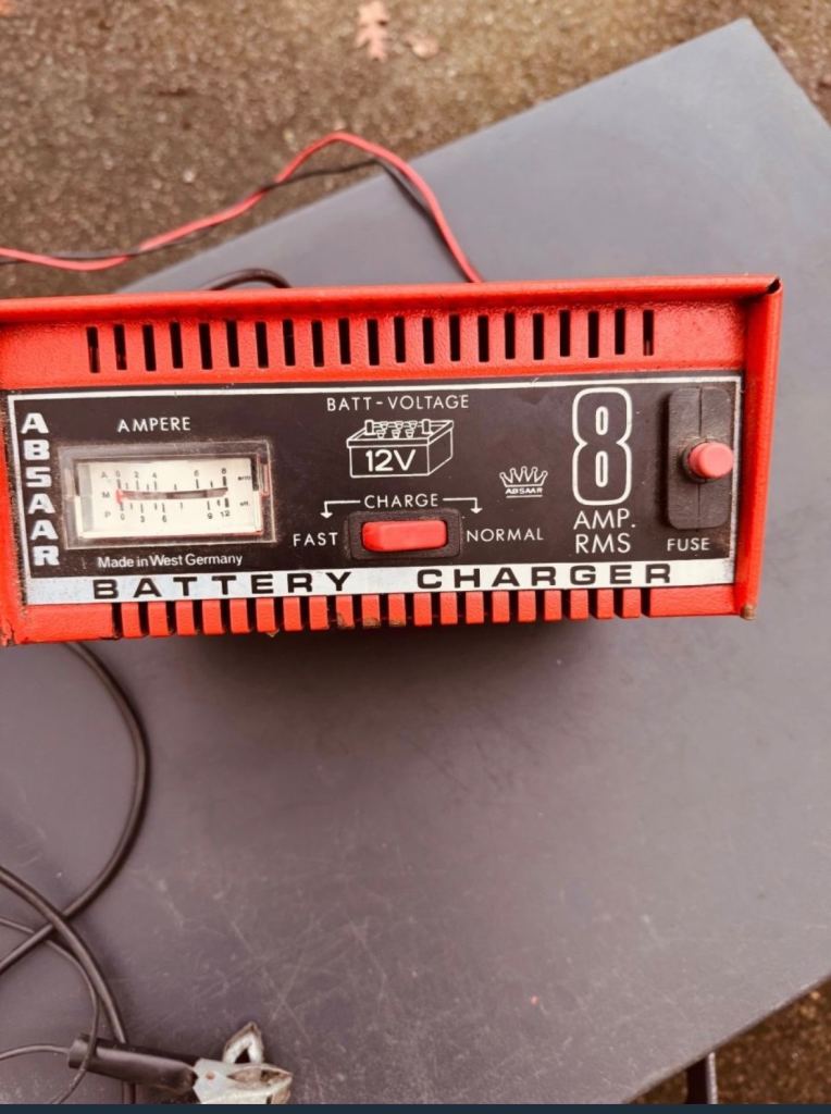Absaar battery charger 12V