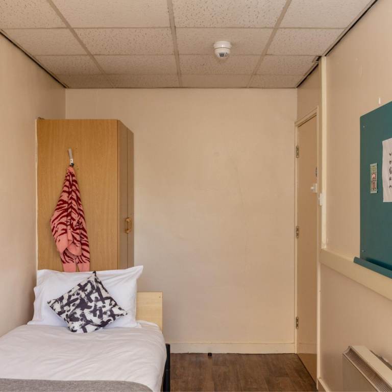 Room for rent near Salford university