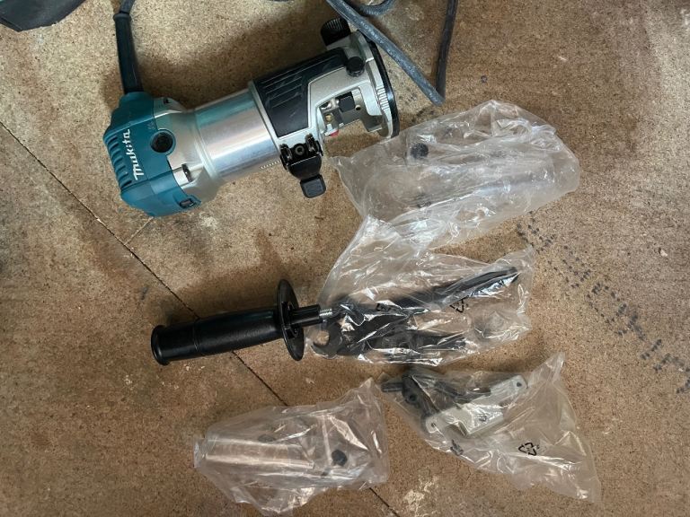 Makita 1/4” 110v router 