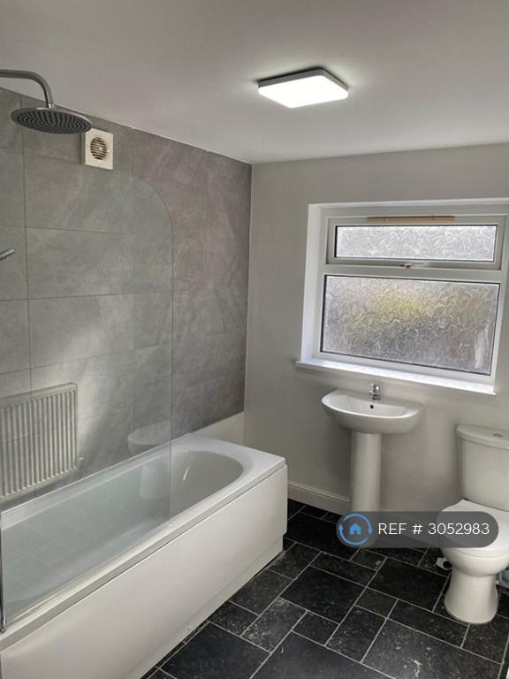 1 bedroom flat in Harriet Street, Penarth, CF64 (1 bed) (#3052983)