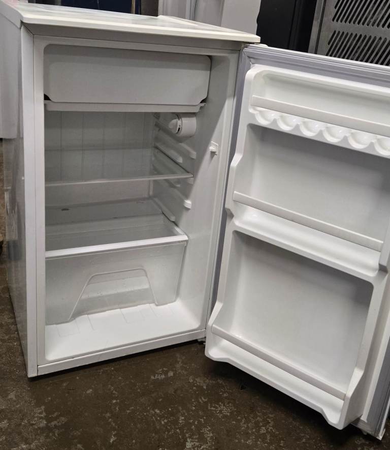 Igenix IG3900 Under Counter Larder Fridge with small freezer box, Mini Fridge Freezer 