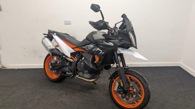 KTM 890 SMT ** CRUISE CONTROL - QUICK SHIFT+ - RIDER MODES **