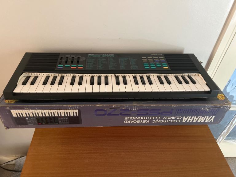 Yamaha PSS-270 Electronic Keyboard with Original Box