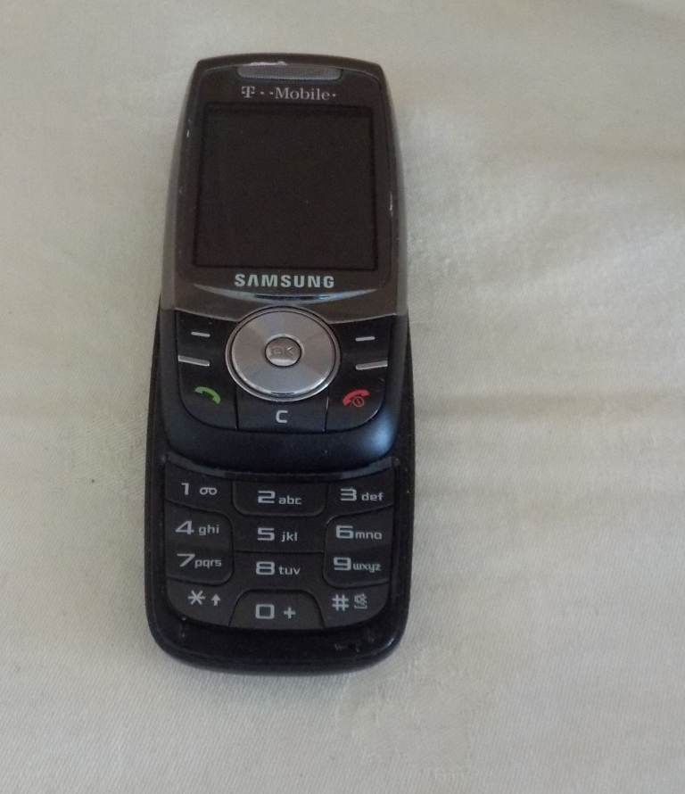 Samsung SGH-E740 T-Mobile Phone, Charger, & Manual (parts only)